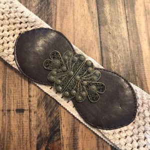 Crochet belt with brass and leather buckle